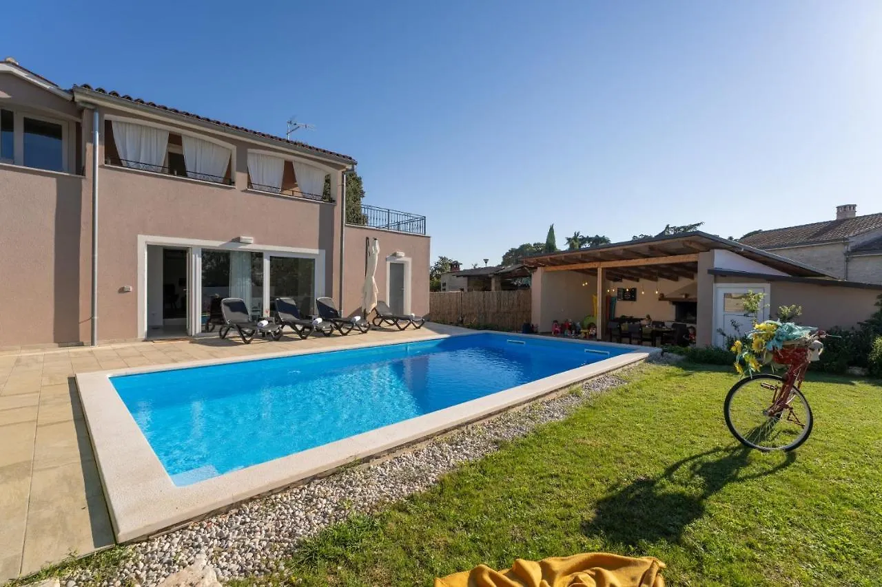 Villa Corinna Kukci 0*,  Croatia