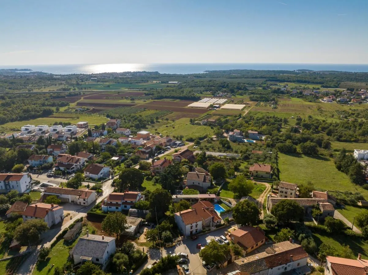 Villa Corinna Kukci 0*,